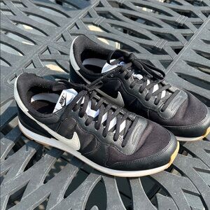 Nike internationalist shoes